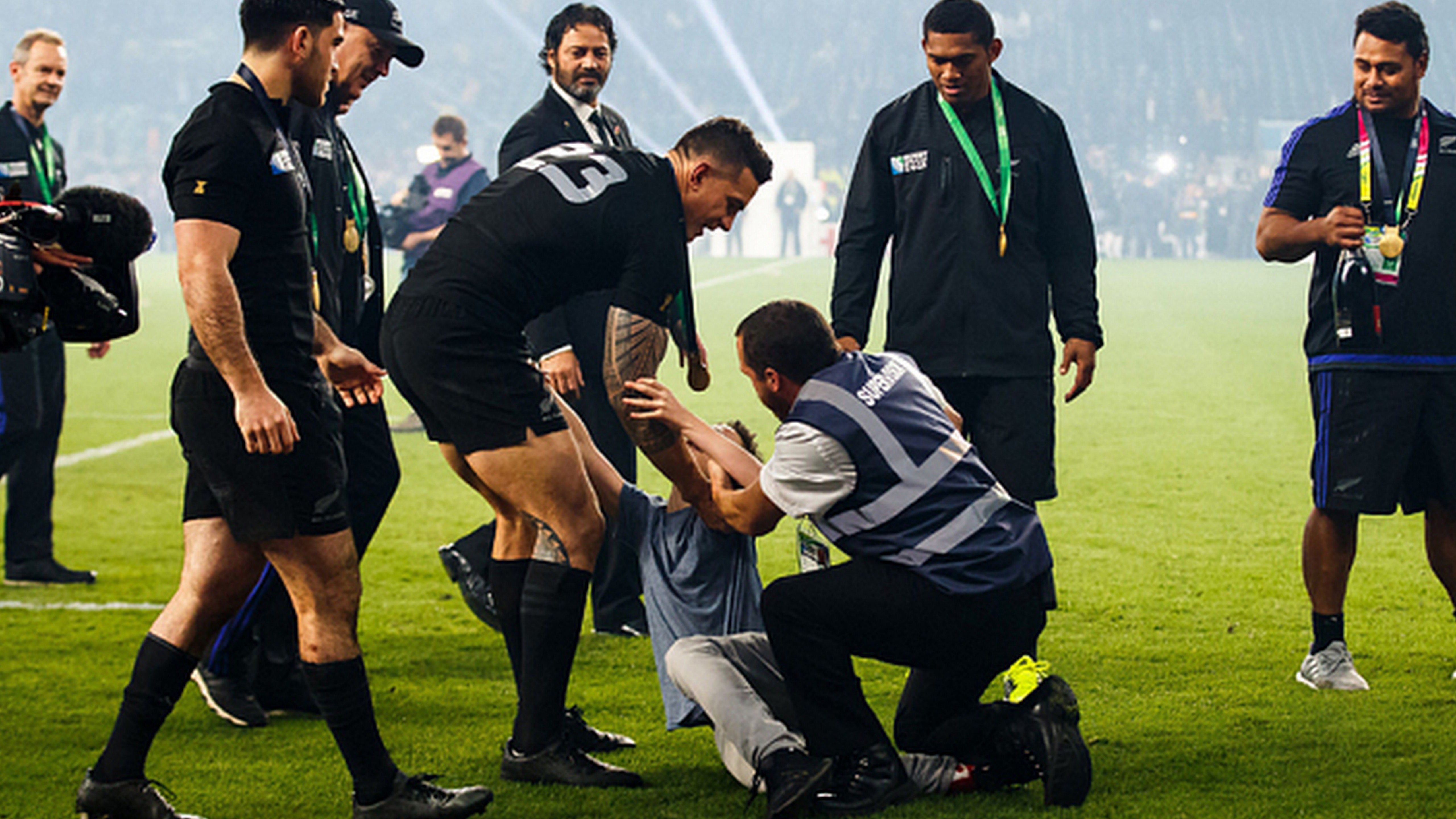 rugby_Sonny Bill Williams a chlapec Charlie
